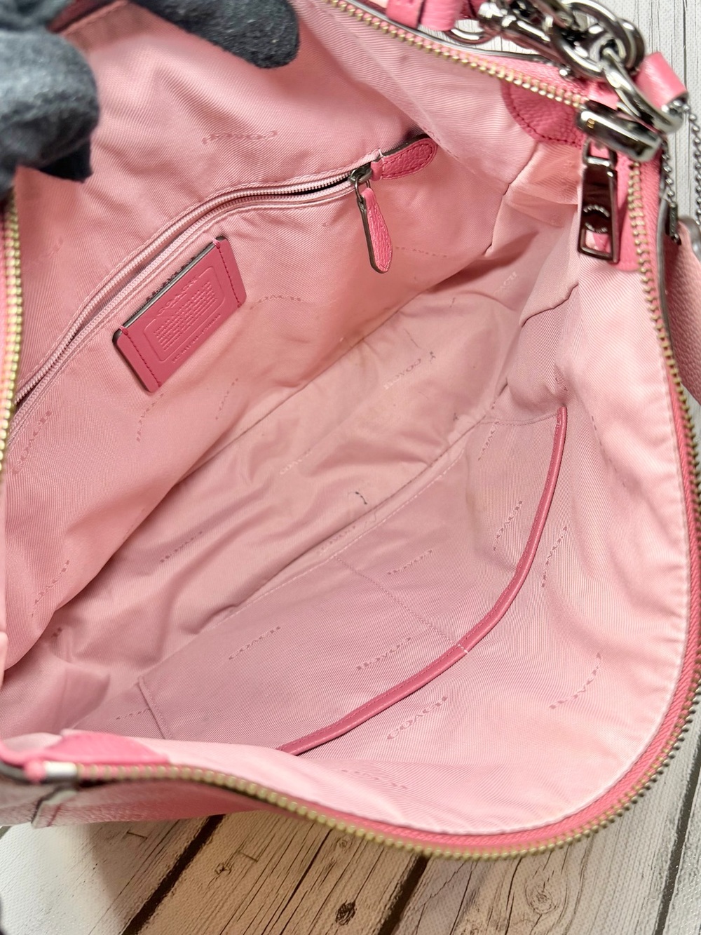 PRE LOVED COACH Chelsea Hobo Crossbody Shoulder Bag Pebble Leather - Picture 4 of 13
